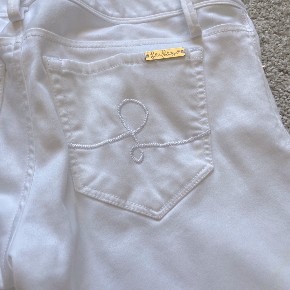 NWOT Lilly Pulitzer worth white skinny jeans. Velvety texture, generous fit.